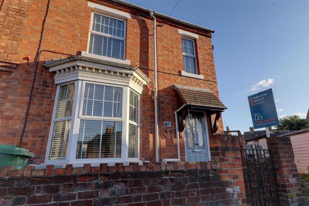 Montfort Street, Evesham 4 bed end of terrace house £1,300 pcm (£300 pw)