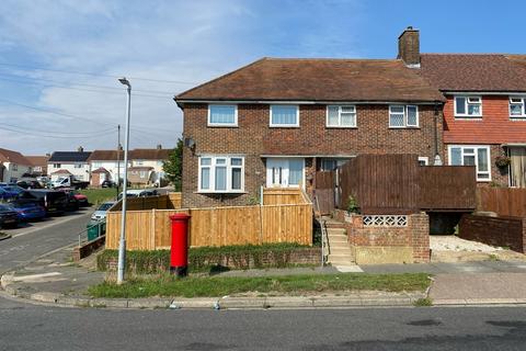 2 bedroom end of terrace house to rent, Langley Crescent, Brighton