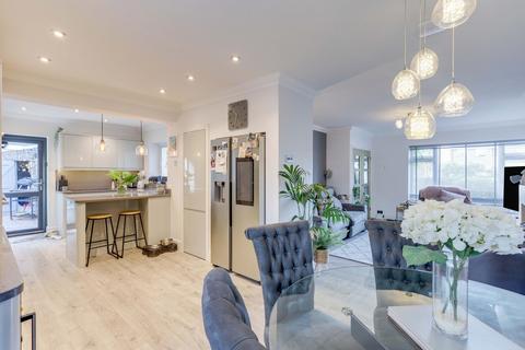 11 Bolney Drive, Leigh-on-sea, SS9 5HQ