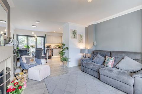 11 Bolney Drive, Leigh-on-sea, SS9 5HQ