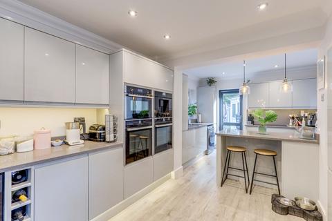 11 Bolney Drive, Leigh-on-sea, SS9 5HQ