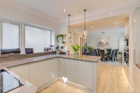 11 Bolney Drive, Leigh-on-sea, SS9 5HQ