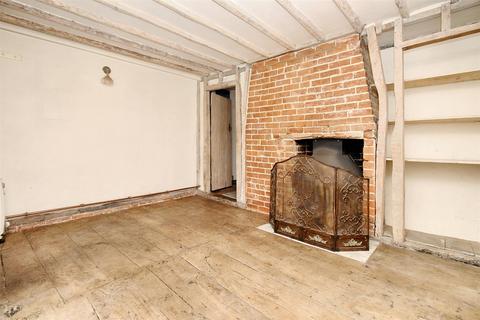 2 bedroom terraced house to rent, New Street, Dunmow