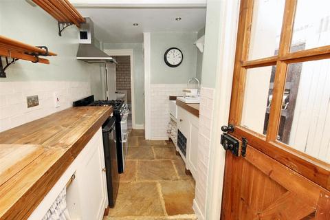 2 bedroom terraced house to rent, New Street, Dunmow