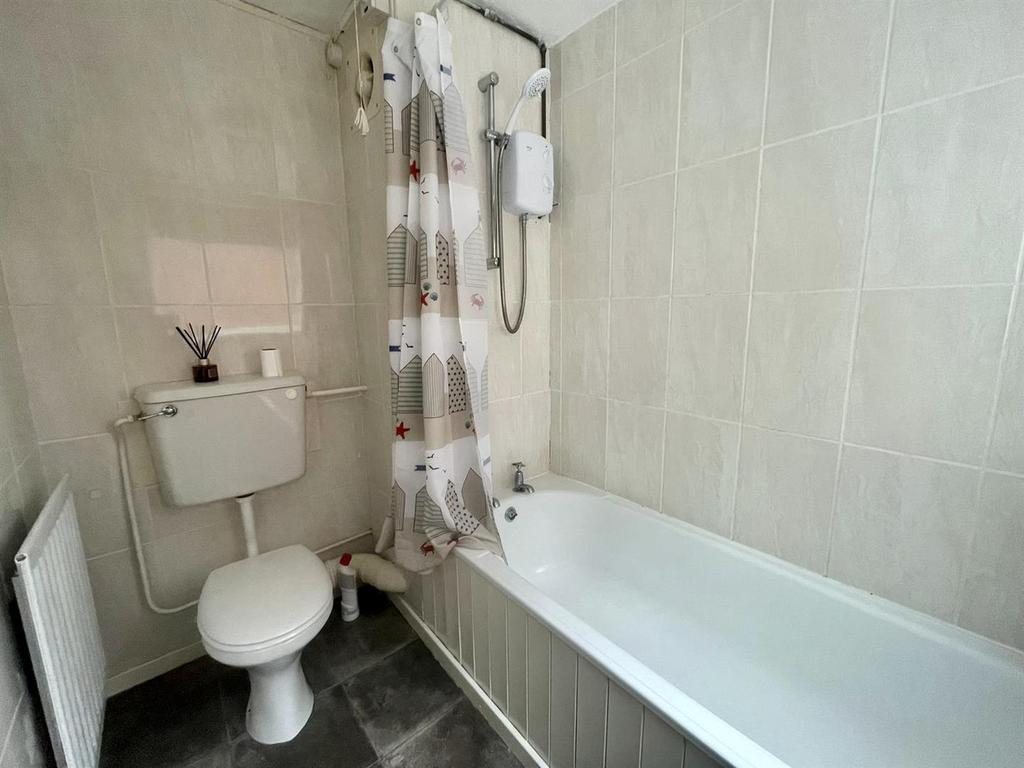 Garrick Close, Coventry 2 bed flat £700 pcm (£162 pw)