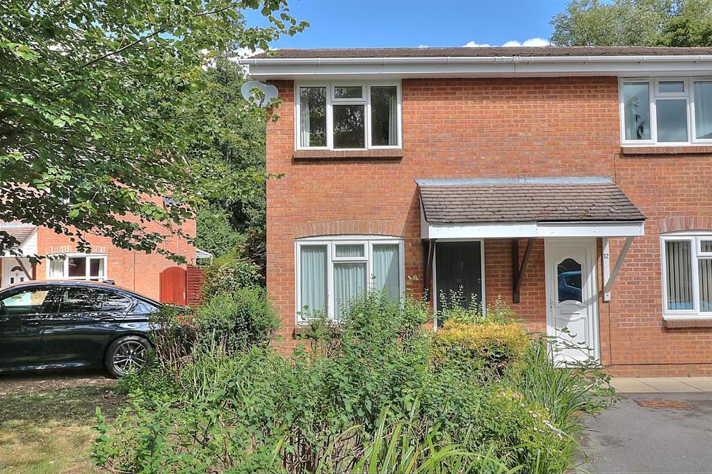 Warwick Close, Valley Park, Chandlers... 2 bed semidetached house £