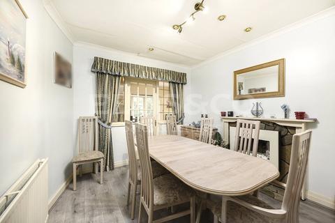 21 Aldridge Avenue, Edgware, HA8 8TA