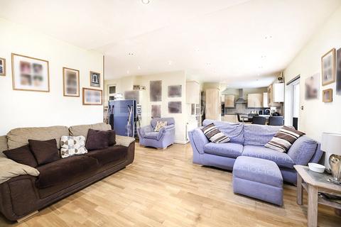 21 Aldridge Avenue, Edgware, HA8 8TA