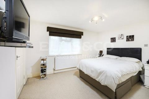 21 Aldridge Avenue, Edgware, HA8 8TA