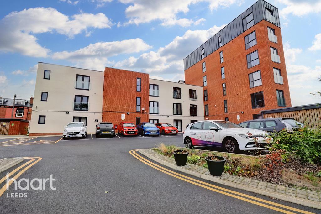 Cross Green Lane, Leeds 1 bed apartment £140,000