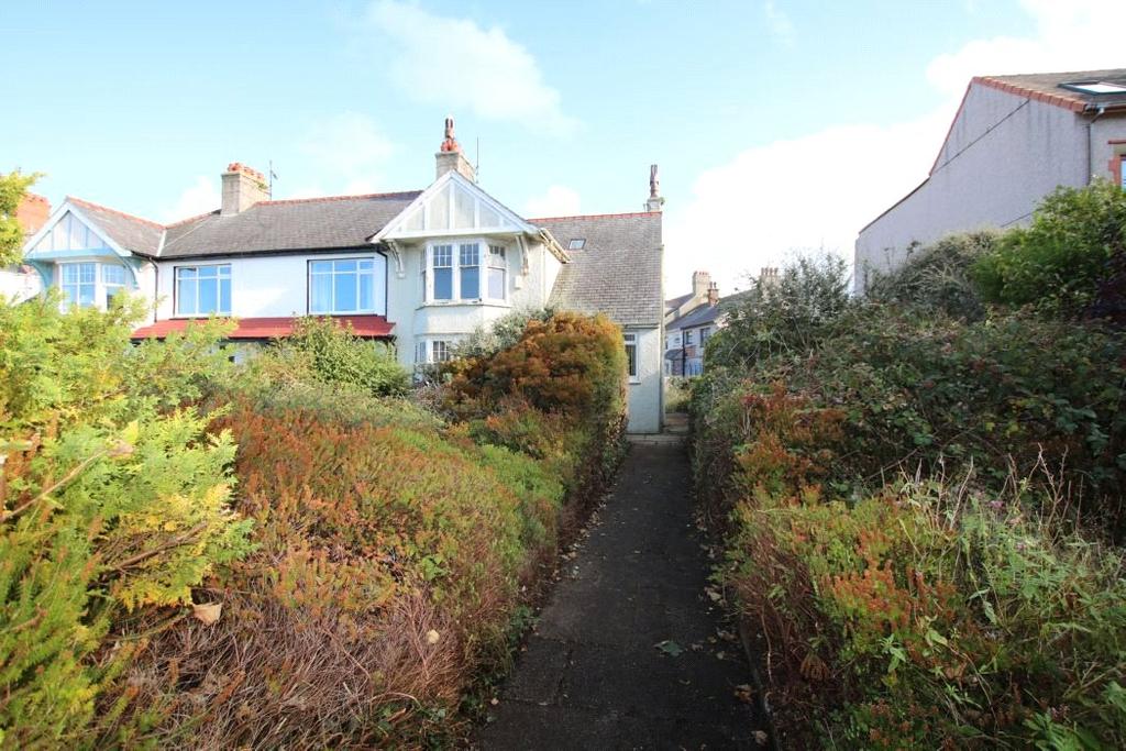 Walthew Avenue, Holyhead, Anglesey, LL65 3 bed semidetached house £