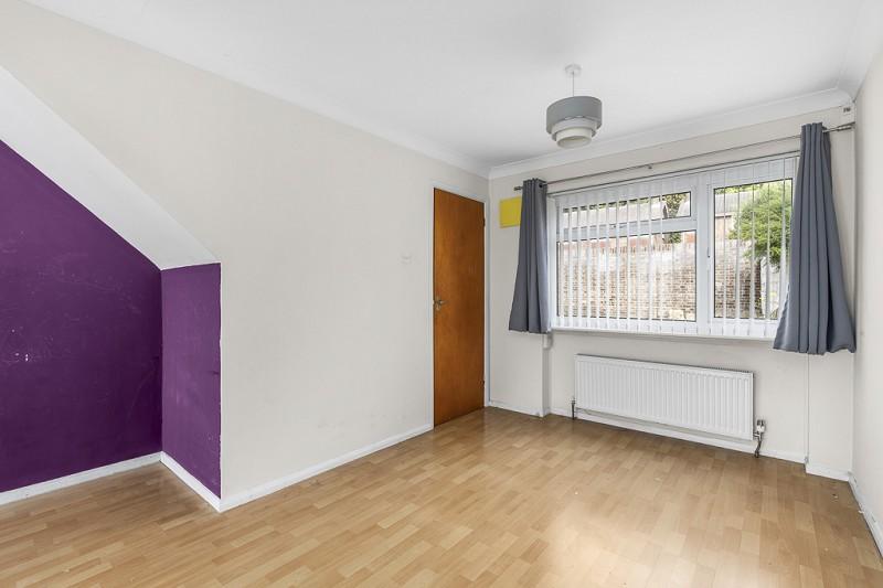Estridge Close, Bursledon, Southampton, Hampshire. SO31 8FN 4 bed semi