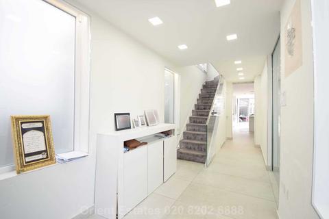 undefined, West Avenue, Hendon, NW4
