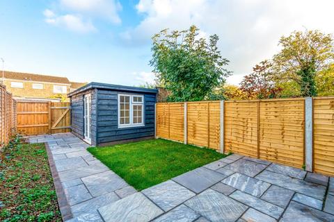 33 Lambert Walk, Thame, OX9 3DT