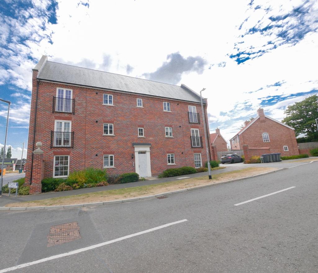 Bibbys Way, Framlingham, Suffolk 2 bed flat £215,000