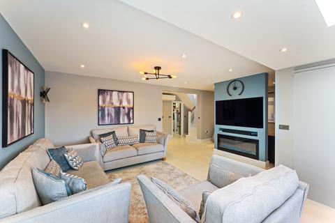13 Moreton Road, Worcester Park, KT4 8EY