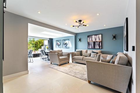 13 Moreton Road, Worcester Park, KT4 8EY