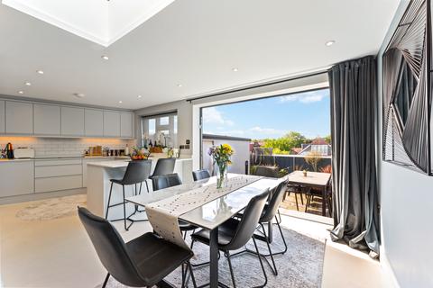 13 Moreton Road, Worcester Park, KT4 8EY