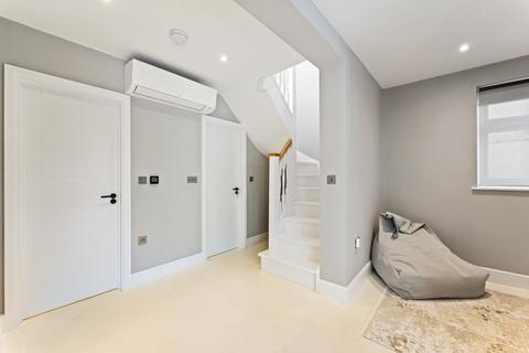 13 Moreton Road, Worcester Park, KT4 8EY