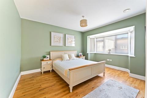 13 Moreton Road, Worcester Park, KT4 8EY