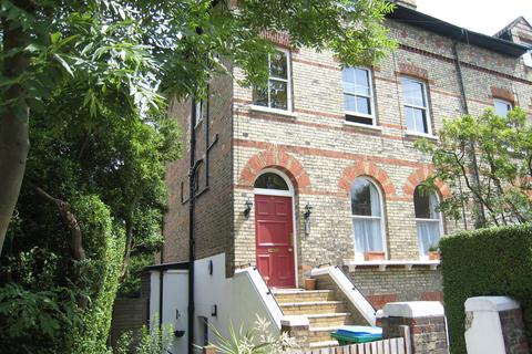 18c Queens Road, Twickenham, TW1 4EX