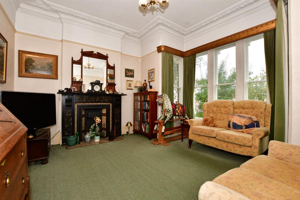 Essex Road, Gravesend, Kent 4 bed detached house £650,000