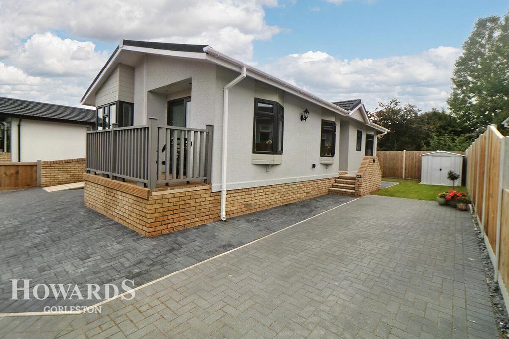 Sunninghill Close, Bradwell 2 bed park home for sale £185,000