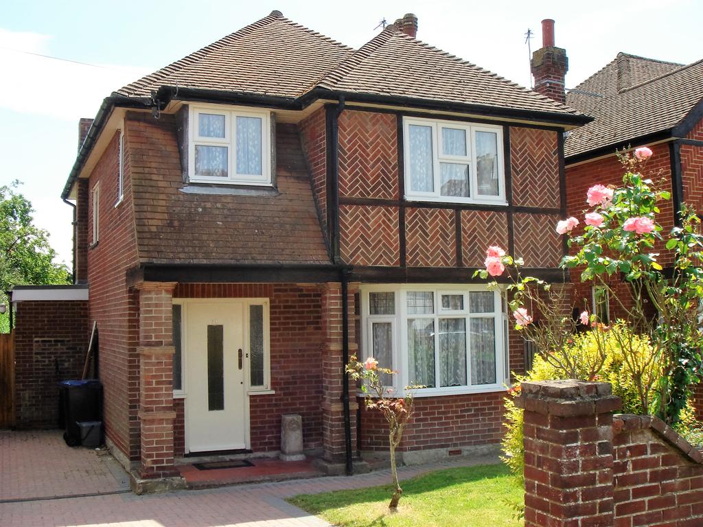 Cherry Drive, Canterbury, Kent, CT2 3 bed detached house £1,495 pcm