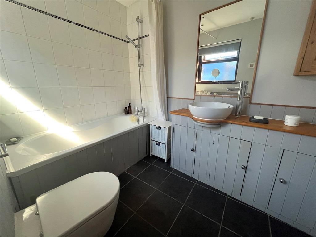 Village Road, Alverstoke, Gosport, Hampshire, PO12 2 bed end of terrace