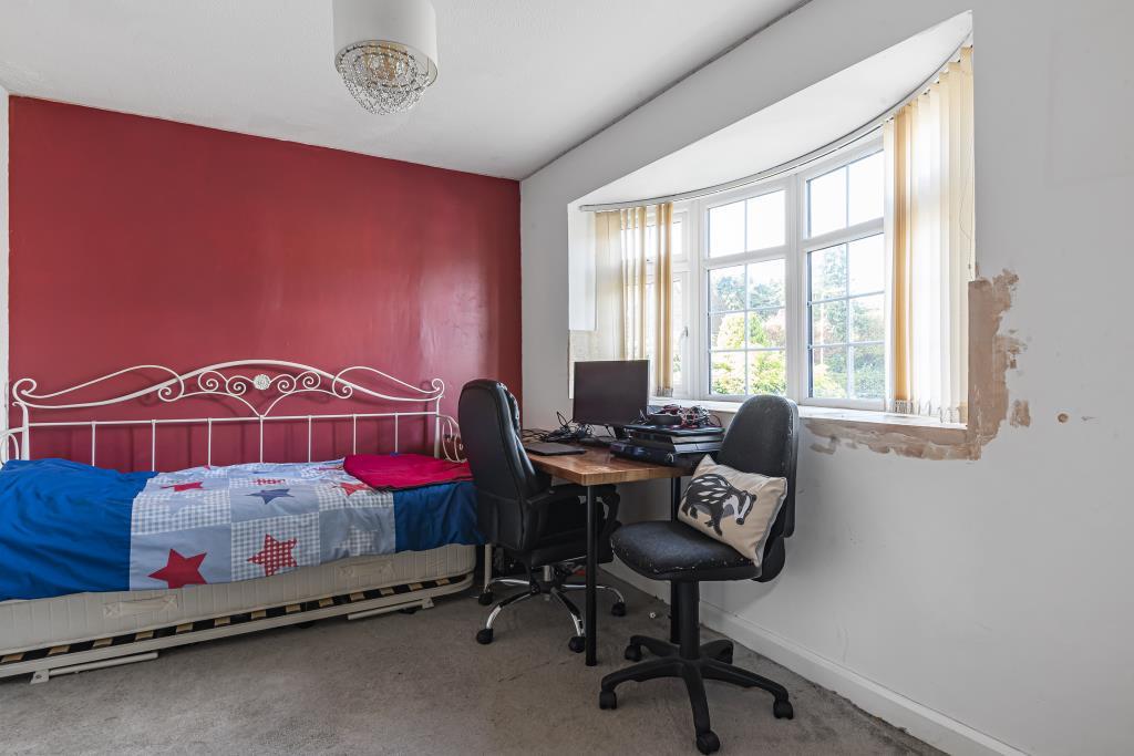 Spruce Way, Fleet, GU51 4 bed detached house £2,100 pcm (£485 pw)