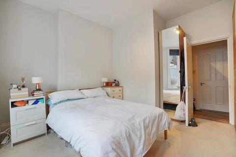 2 bedroom flat for sale - Oaklands Grove, Shepherds Bush, W12 0JA