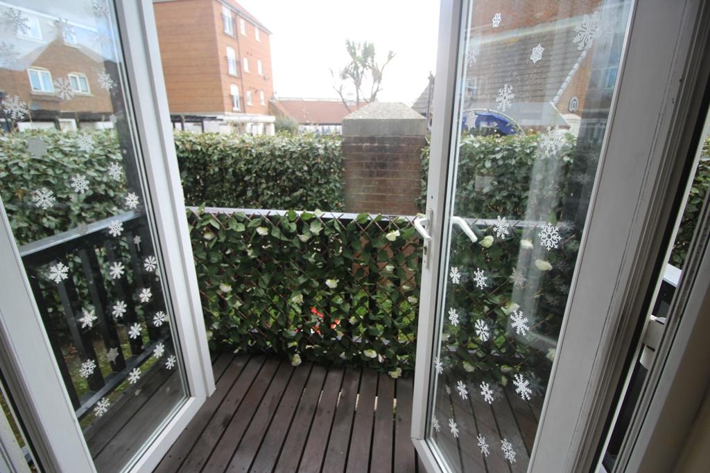 Santa Cruz Drive, South Harbour, Eastbourne BN23 3 bed apartment for