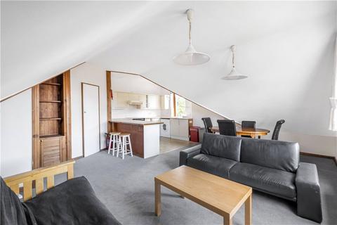 3 bedroom apartment to rent, Bedford Hill, London, SW12