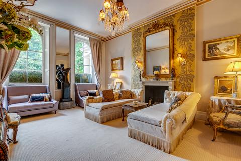 2 bedroom ground floor maisonette for sale - Eaton Square, London SW1W