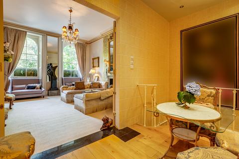 2 bedroom ground floor maisonette for sale - Eaton Square, London SW1W