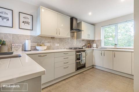 71 Woolford Way, Basingstoke, RG23 8AU