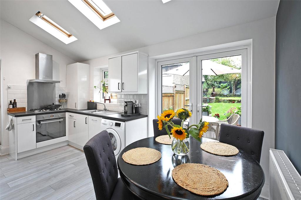 Barnsley Road, Sandal, Wakefield, WF2 3 bed semidetached house £295,000