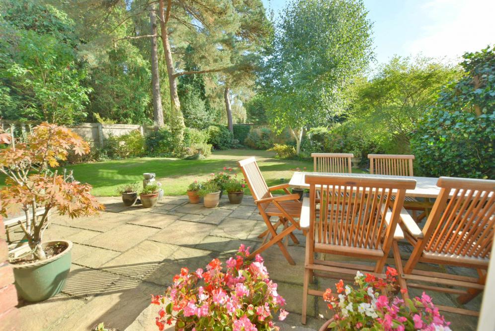 Cannon Hill Gardens, Colehill, Dorset, BH21 2TA 4 bed detached house