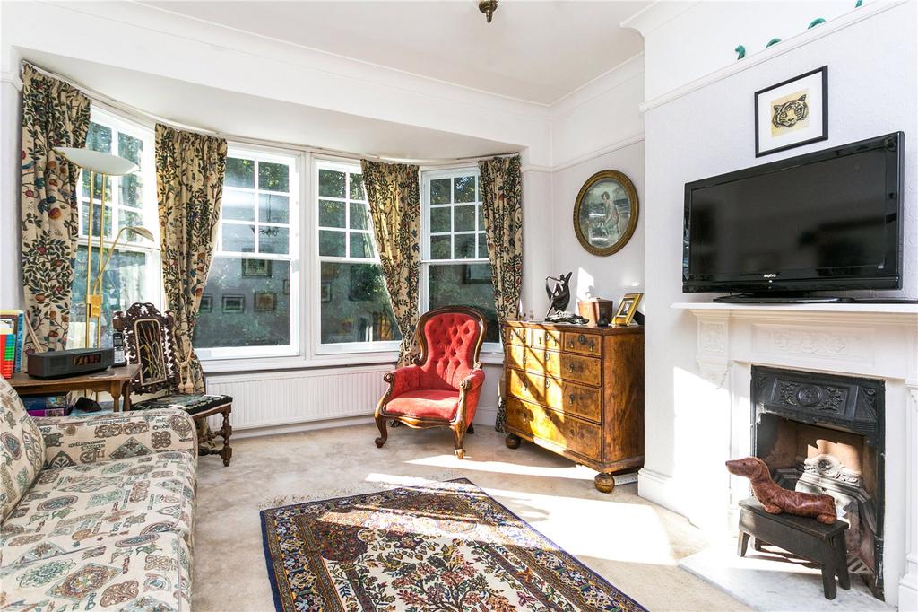 Sitting Room / Bedro