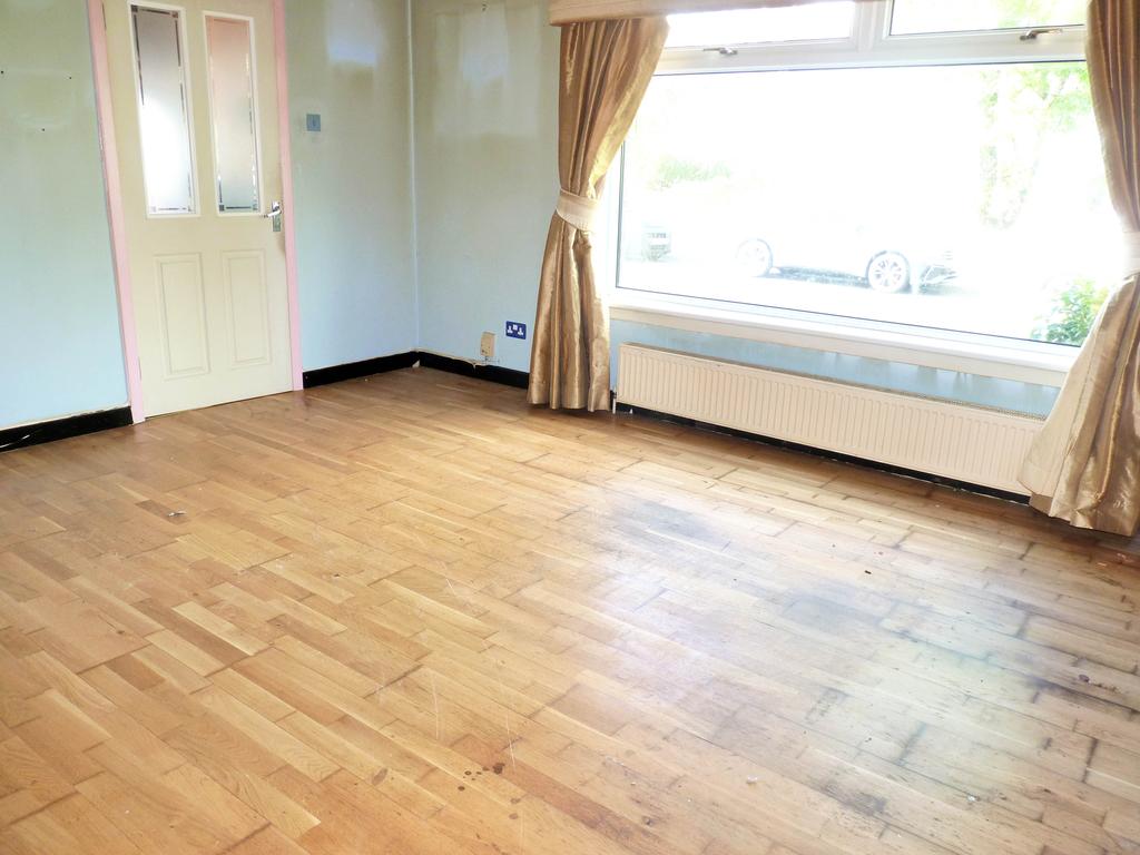 Somerville Drive, East Kilbride G75 3 bed semidetached villa £145,000