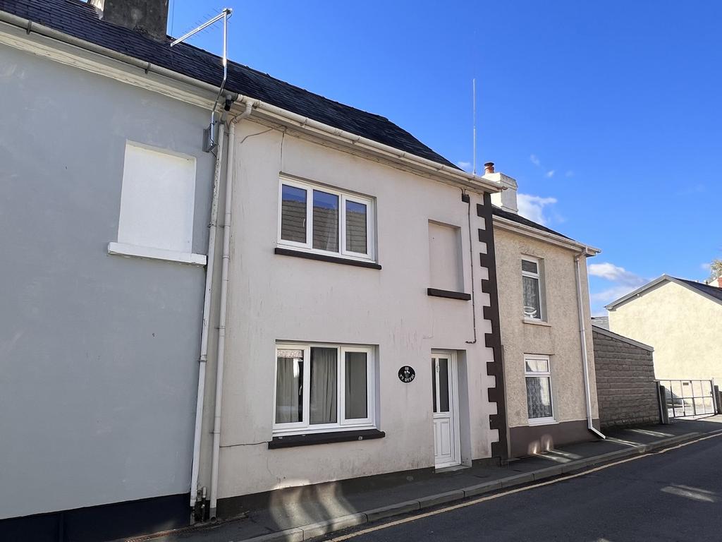 Stone Street, Llandovery, Carmarthenshire. 2 bed terraced house for