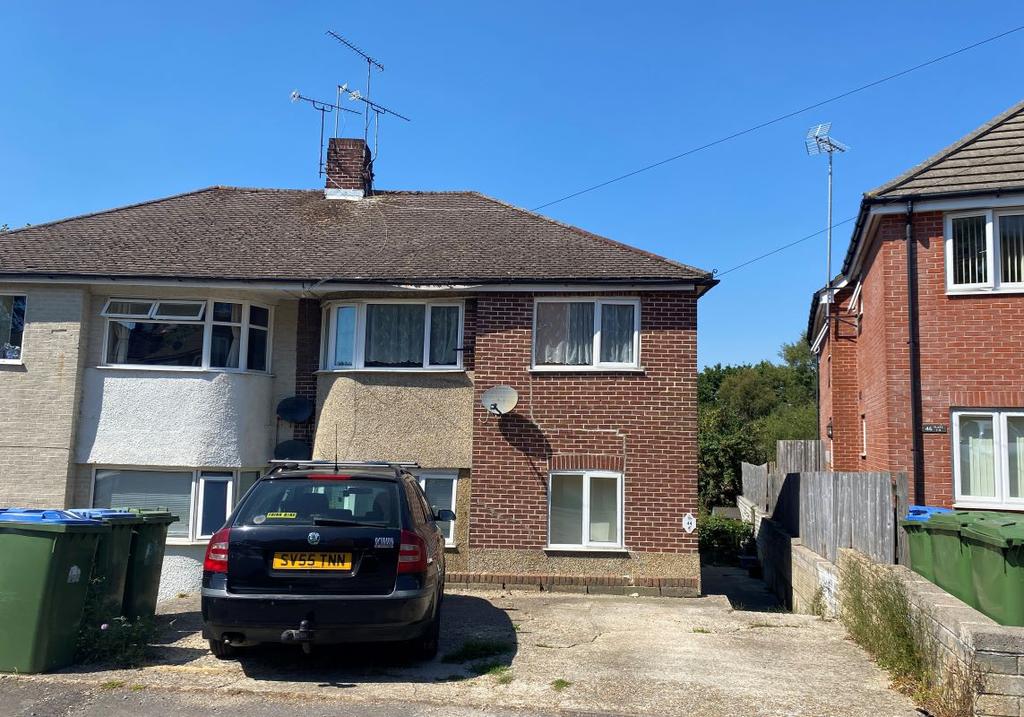 44A Gainsford Road, Southampton... 2 bed flat £75,000