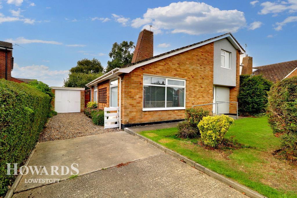 Westwood Avenue, Lowestoft 4 bed detached house £275,000