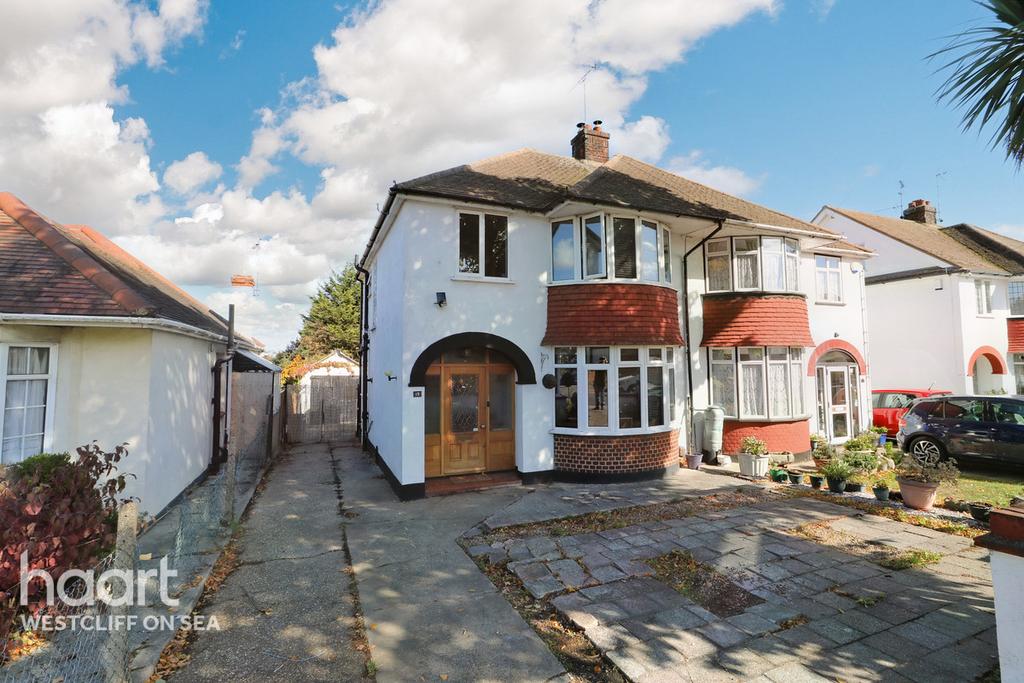 Carlingford Drive, WestcliffOnSea 3 bed semidetached house £425,000