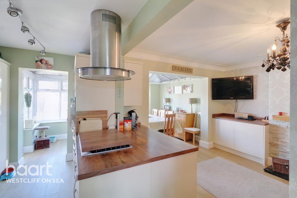 Carlingford Drive, WestcliffOnSea 3 bed semidetached house £425,000