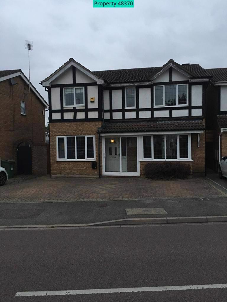 Milton Way, Houghton Regis... 5 bed detached house £1,800 pcm (£415 pw)