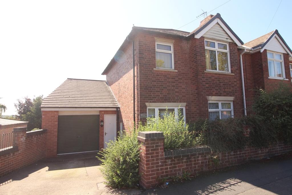 Breach Road, Heanor, Derby, DE75 2 bed semidetached house £145,000