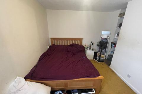 52 Bledlow Close, London, SE28 8HF