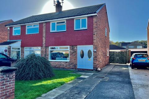 3 bedroom semi-detached house for sale - Draycott Close, Redcar, North Yorkshire, TS10 4RA