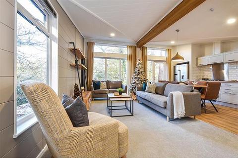 3 bedroom lodge for sale, Fordingbridge, The New Forest Hampshire